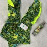 Traje de Baño Entero con Volados y Cinturón – Estilo Tropical & Silueta Definida